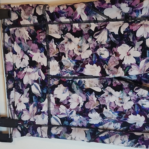 Lululemon Floral Purple and White Leggings - Picture 6 of 12